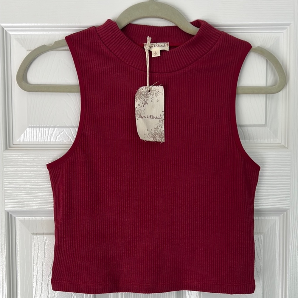 Hem and thread Red Ribbed Muscle Tee Crop